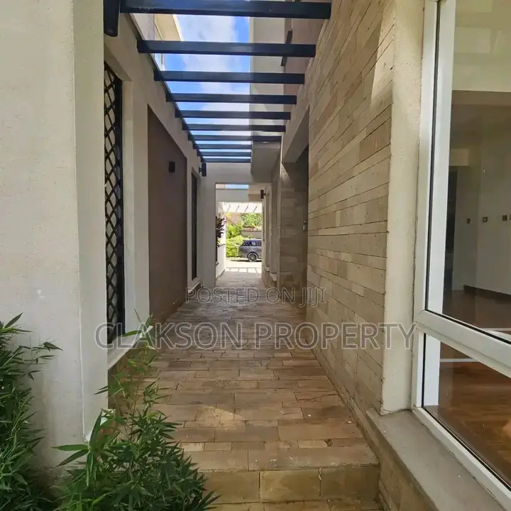 Modern 4-Bedroom Townhouse in High-Demand Lavington - For Sale in Lavington