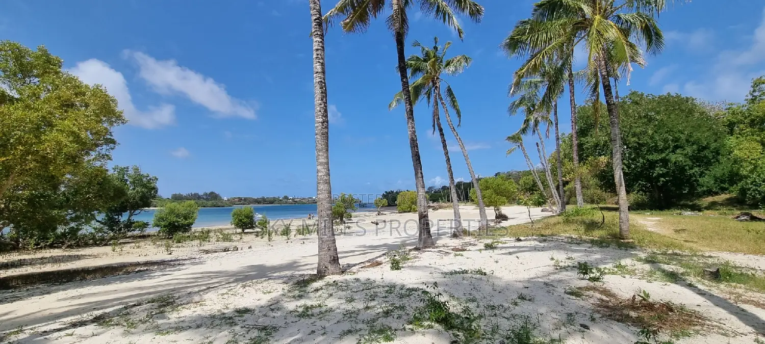 Beachfront Commercial Land: 4-Acre Prime Plot in Serena for Sale in Shanzu