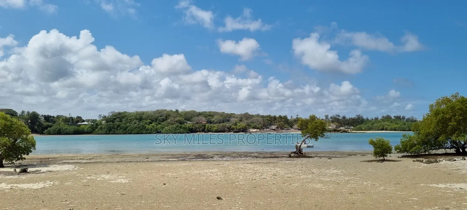 Beachfront Commercial Land: 4-Acre Prime Plot in Serena for Sale in Shanzu