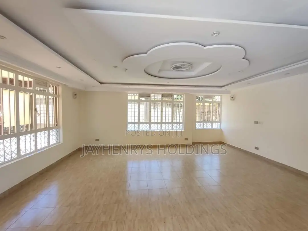 5-Bedroom Villa in Prestigious Membley Estate Available in Membley Estate