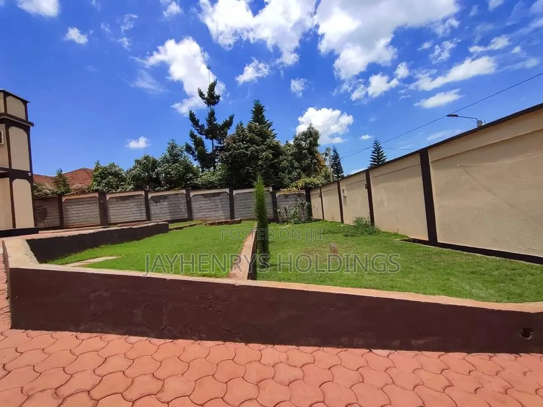 5-Bedroom Villa in Prestigious Membley Estate Available in Membley Estate