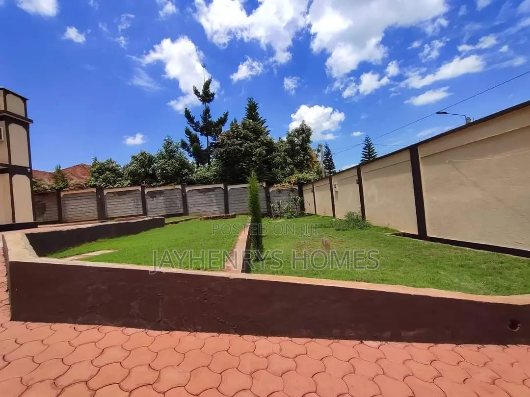 5-Bedroom Villa in Prestigious Membley Estate Available in Membley Estate