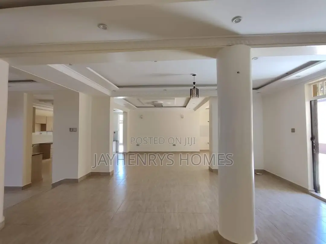 5-Bedroom Villa in Prestigious Membley Estate Available in Membley Estate