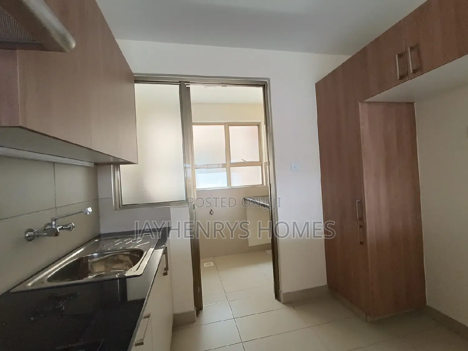 Thome's Modern 3-Bedroom Apartment - For Sale Now in Thome