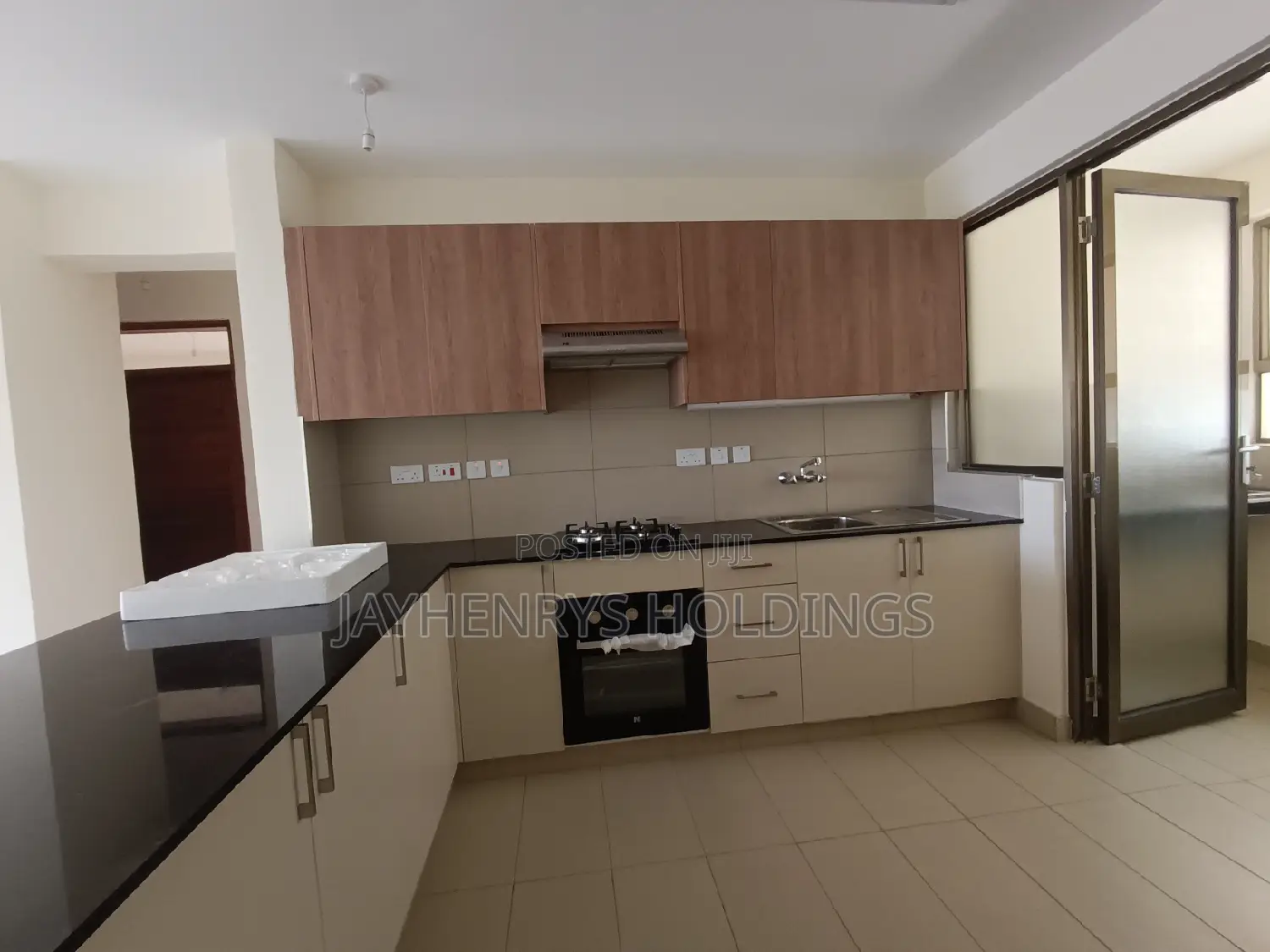 Thome's Modern 3-Bedroom Apartment - For Sale Now in Thome