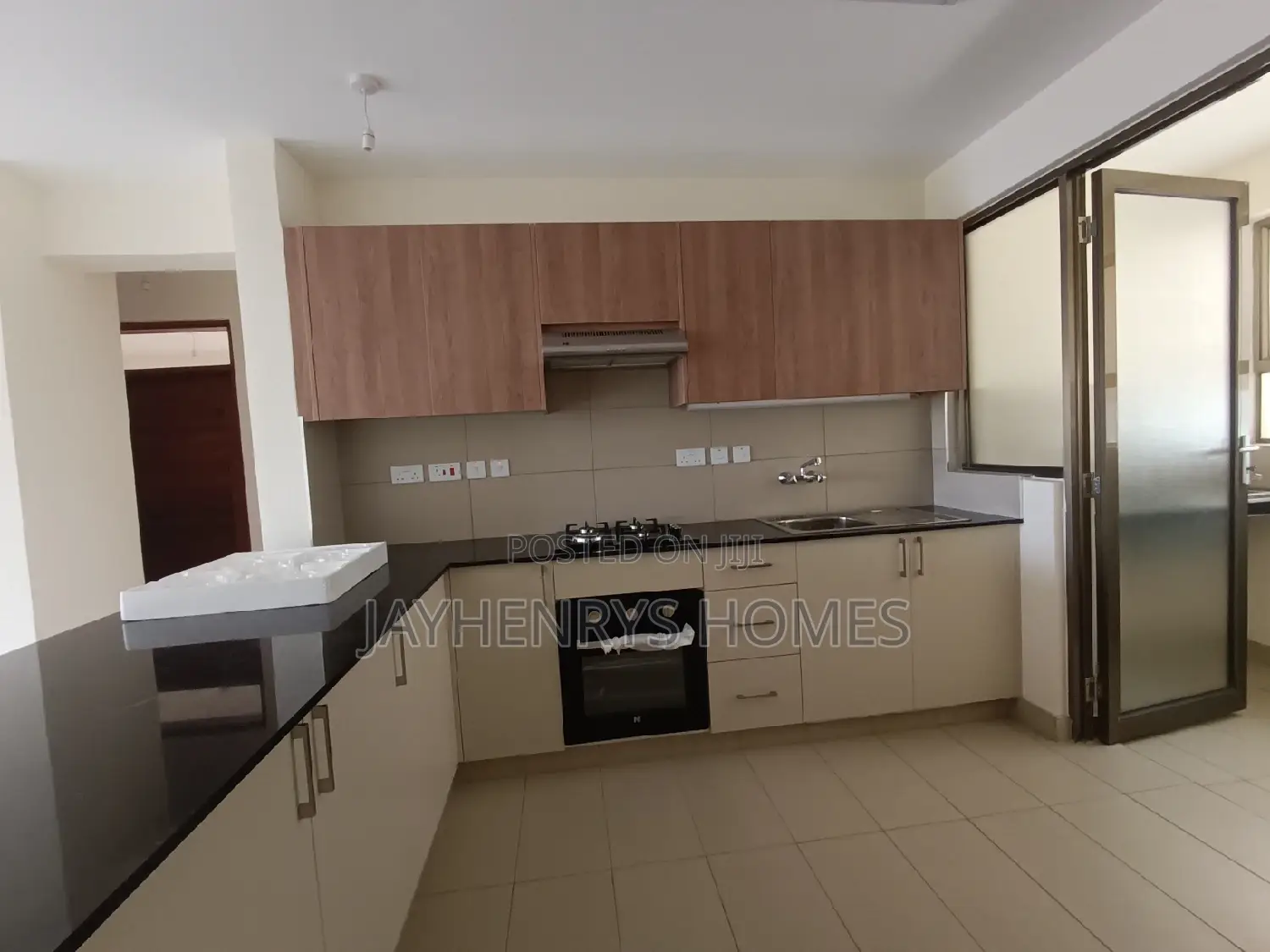 Thome's Modern 3-Bedroom Apartment - For Sale Now in Thome