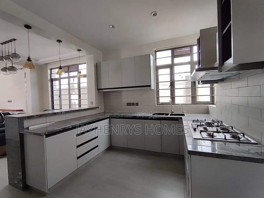 Spacious 4-Bedroom Maisonette in Membley Estate for Sale in Membley Estate
