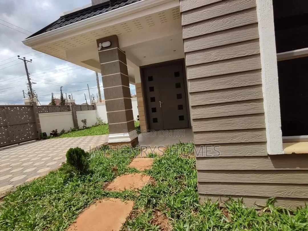 Spacious 4-Bedroom Maisonette in Membley Estate for Sale in Membley Estate