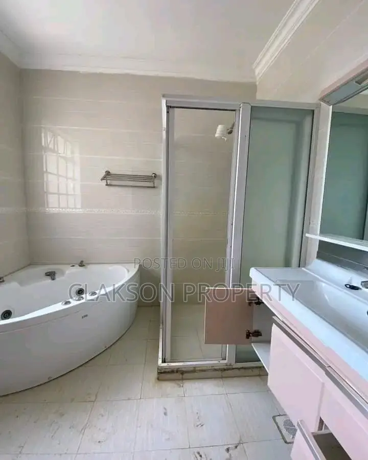 3-Bedroom Apartment in Sought-After Lavington - For Rent in Lavington