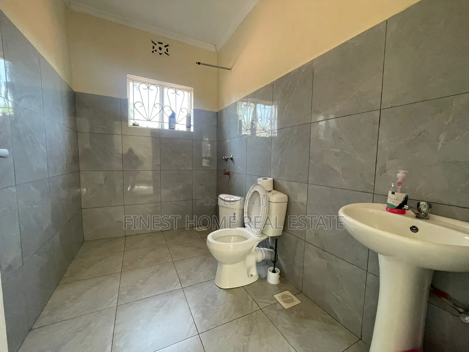 Lukenya's 5-Bedroom Villa – Ready for New Owners in Lukenya