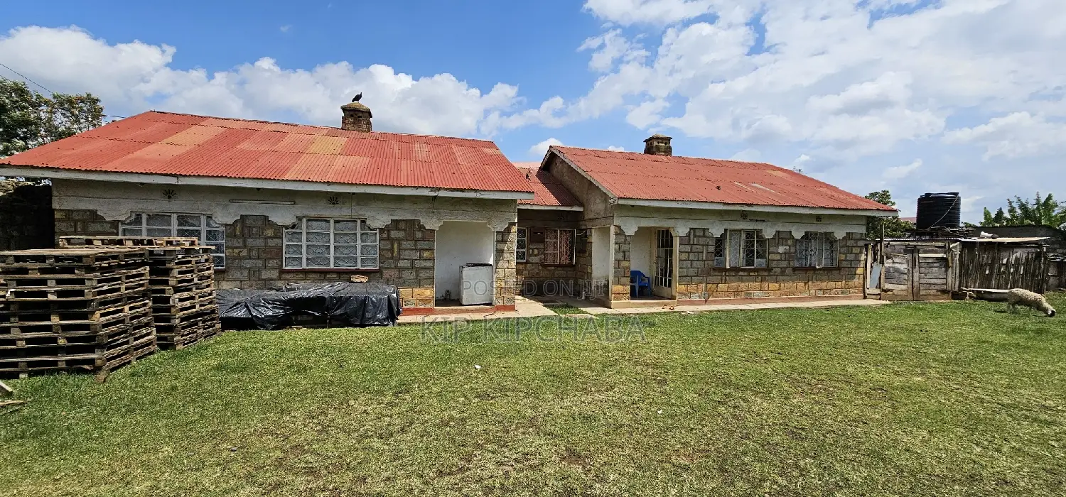 Stunning 8-Bedroom Bungalow in Kimumu - Ready to Sell in Kimumu