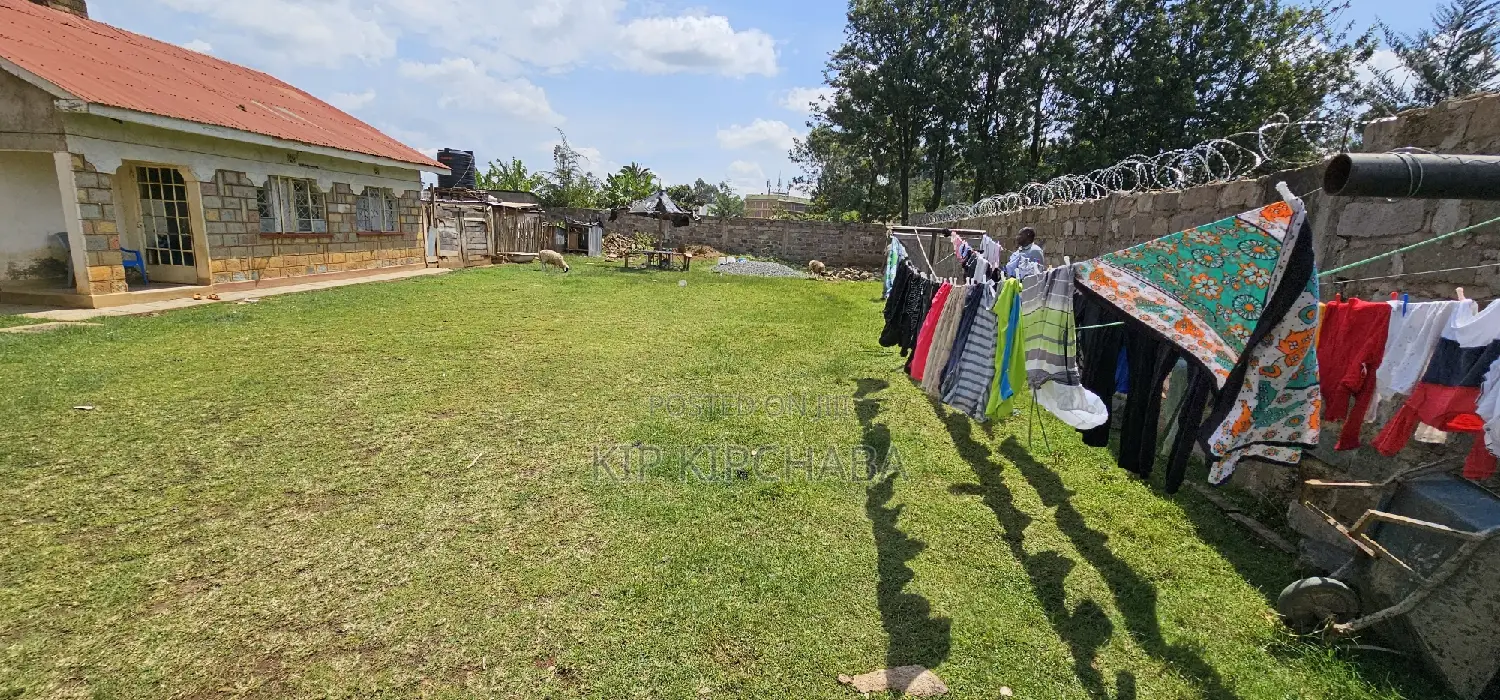 Stunning 8-Bedroom Bungalow in Kimumu - Ready to Sell in Kimumu