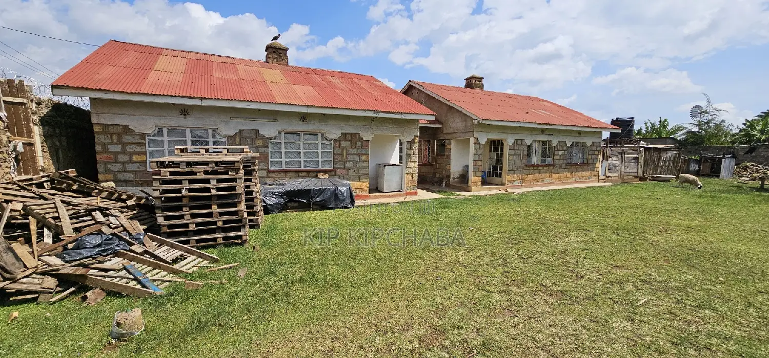 Stunning 8-Bedroom Bungalow in Kimumu - Ready to Sell in Kimumu