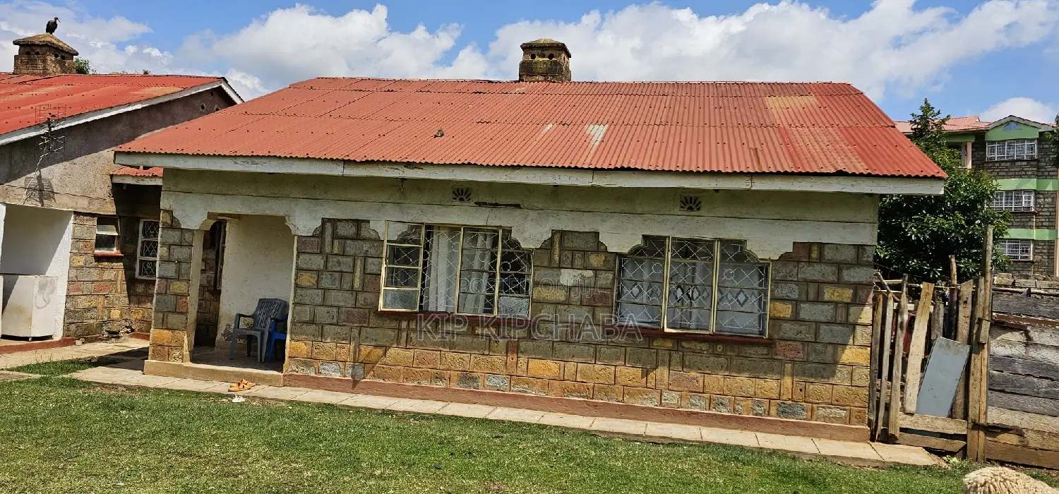 Stunning 8-Bedroom Bungalow in Kimumu - Ready to Sell in Kimumu