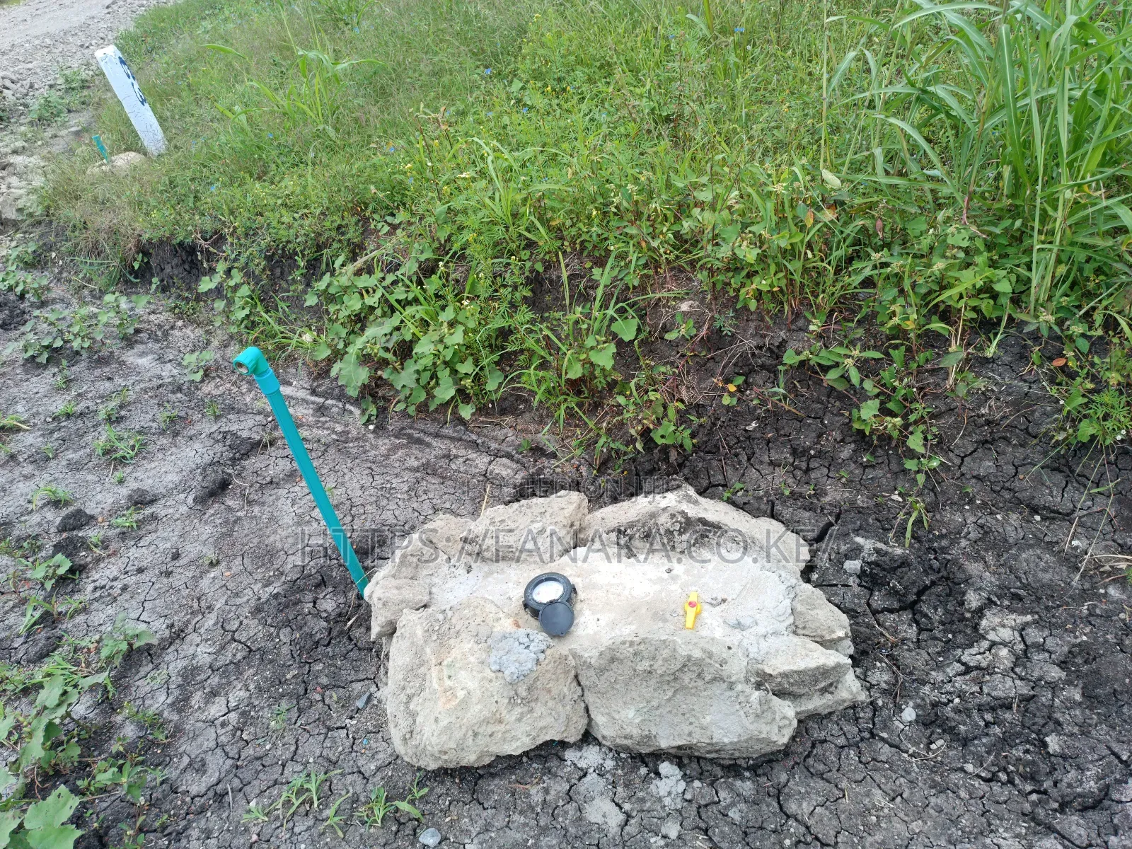 Land to Build a School or Supermarket in Malaa^AC in Malaa