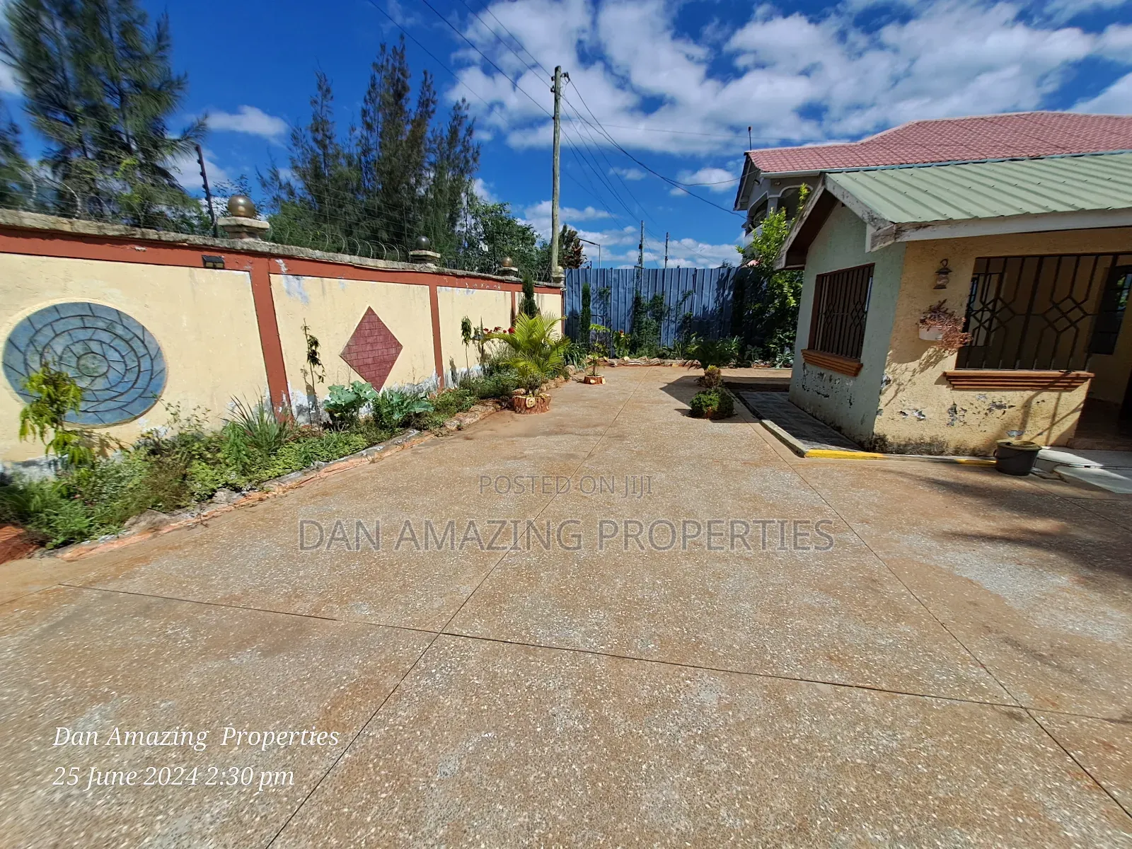 Oluulua Bungalow: 3-Bedroom Home on 1/4 Acre in Karen West for Sale in Oluulua