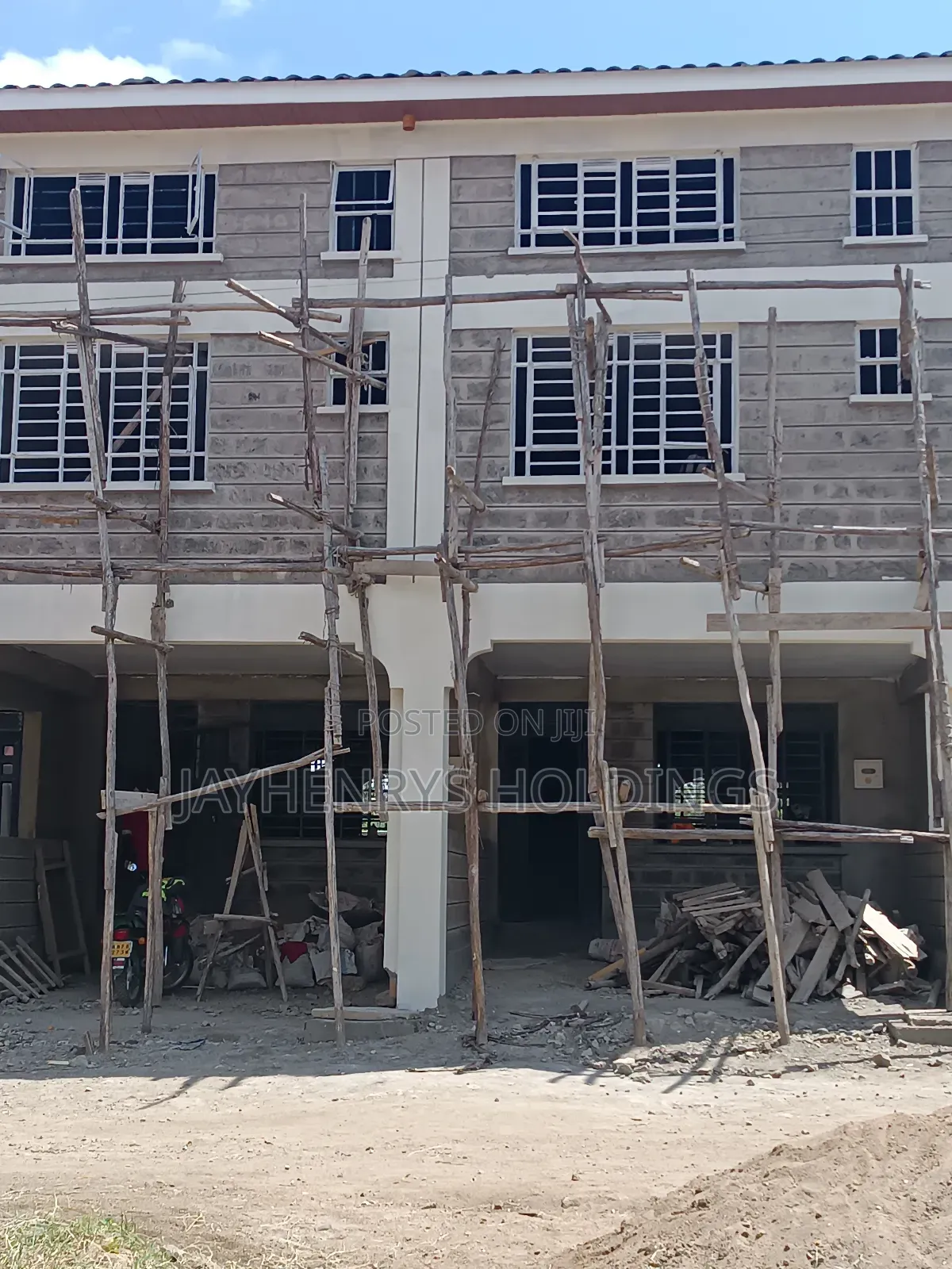 Modern 5-Bedroom Property in Kamakis - Ready for New Owners in Kamakis