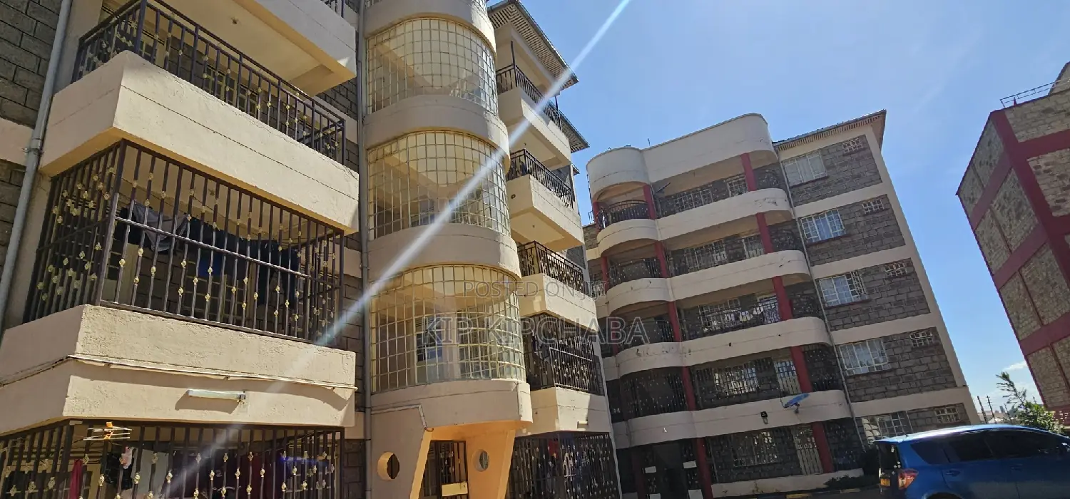 20-Bedroom Pioneer Flat Block - Ideal Investment Opportunity in Pioneer Estate