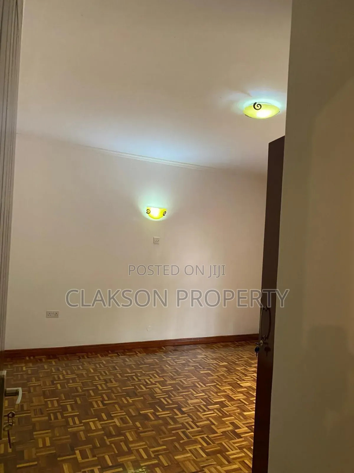 Thome Townhouse/Terrace: 5 Bedroom Property Available for Purchase in Thome