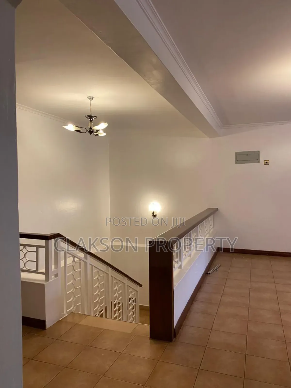 Thome Townhouse/Terrace: 5 Bedroom Property Available for Purchase in Thome