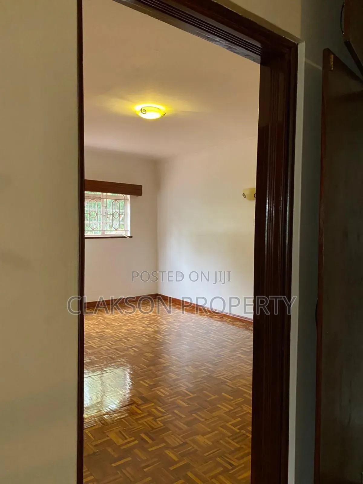 Thome Townhouse/Terrace: 5 Bedroom Property Available for Purchase in Thome