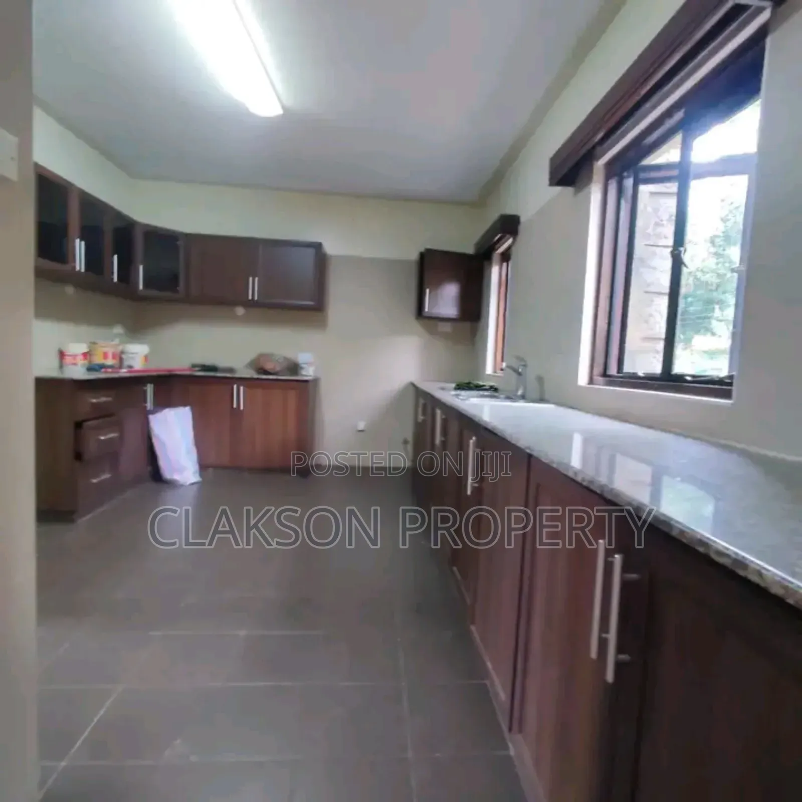 Luxury 4-Bedroom Apartment in Desirable Riverside Location in Riverside Drive