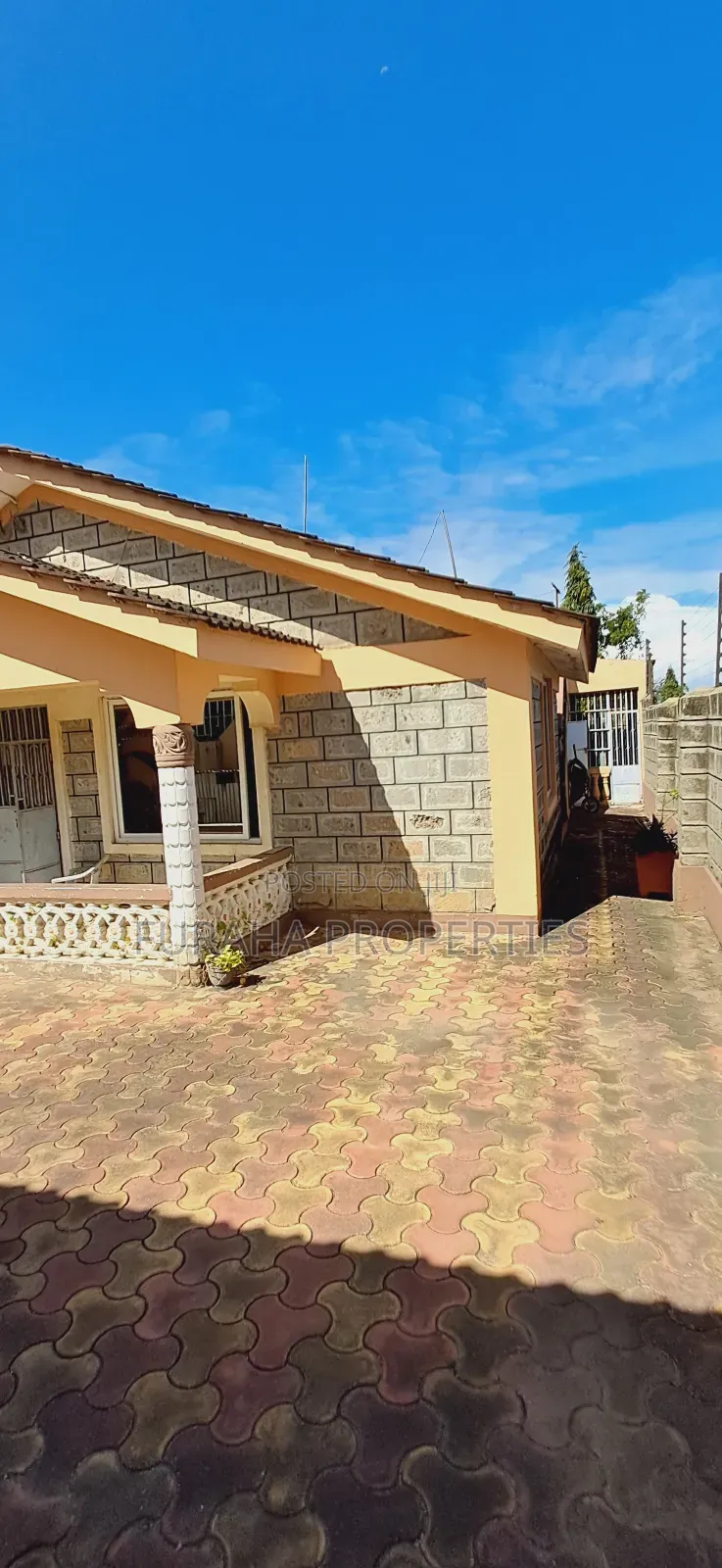 3-Bedroom Bungalow in Prime Kiembeni Location for Sale in Kiembeni