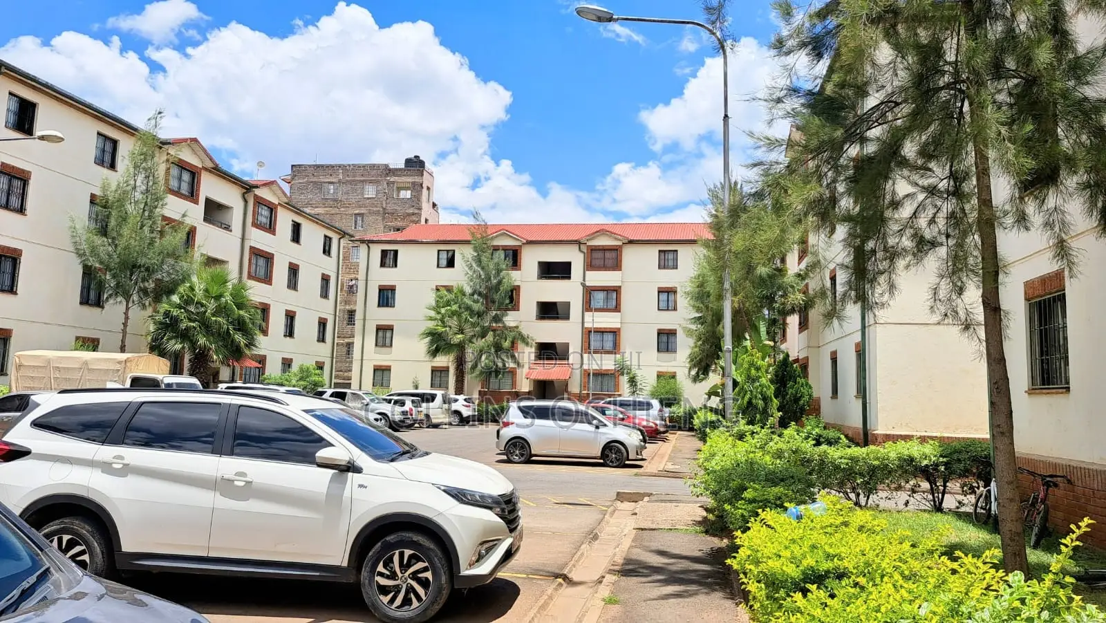 3bdrm Apartment in Nyayo Estate, Embakasi for sale in Embakasi