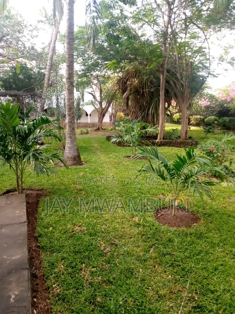 Furnished 8bdrm Villa in Casurina, Town Centre for sale in Town Centre