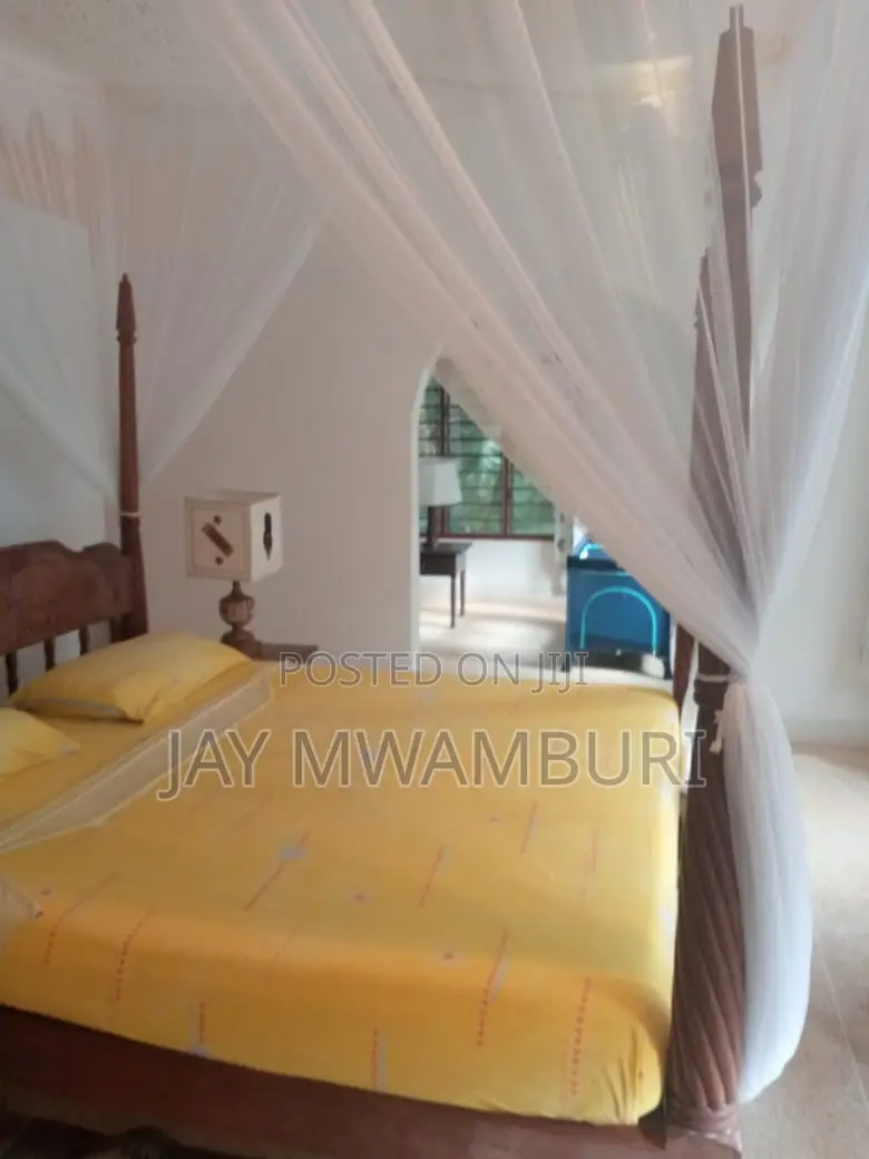 Furnished 8bdrm Villa in Casurina, Town Centre for sale in Town Centre