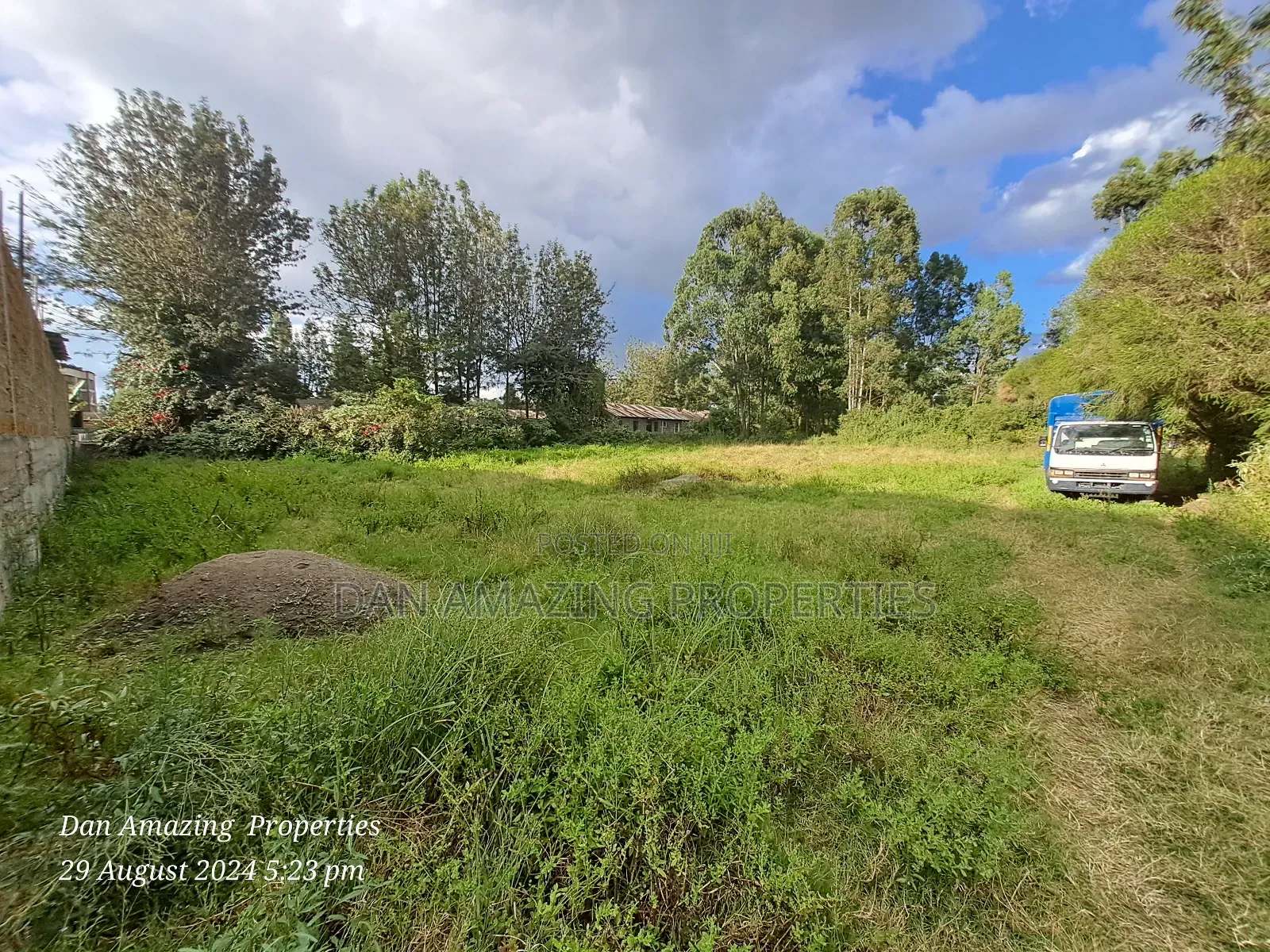 1/4 Acre for Sale in Ngong Memusi 2nd Row From the Tarmac in Matasia