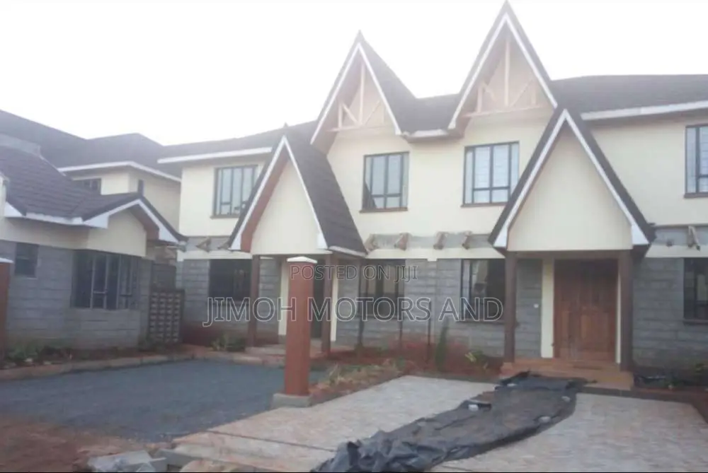 Luxury Estates Available Now: Discover Your Next Dream Home! in Parklands/Highridge