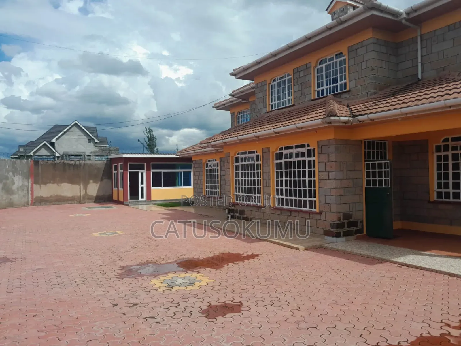 7bdrm Maisonette in Gateway Mall Area for rent in Gateway Mall Area