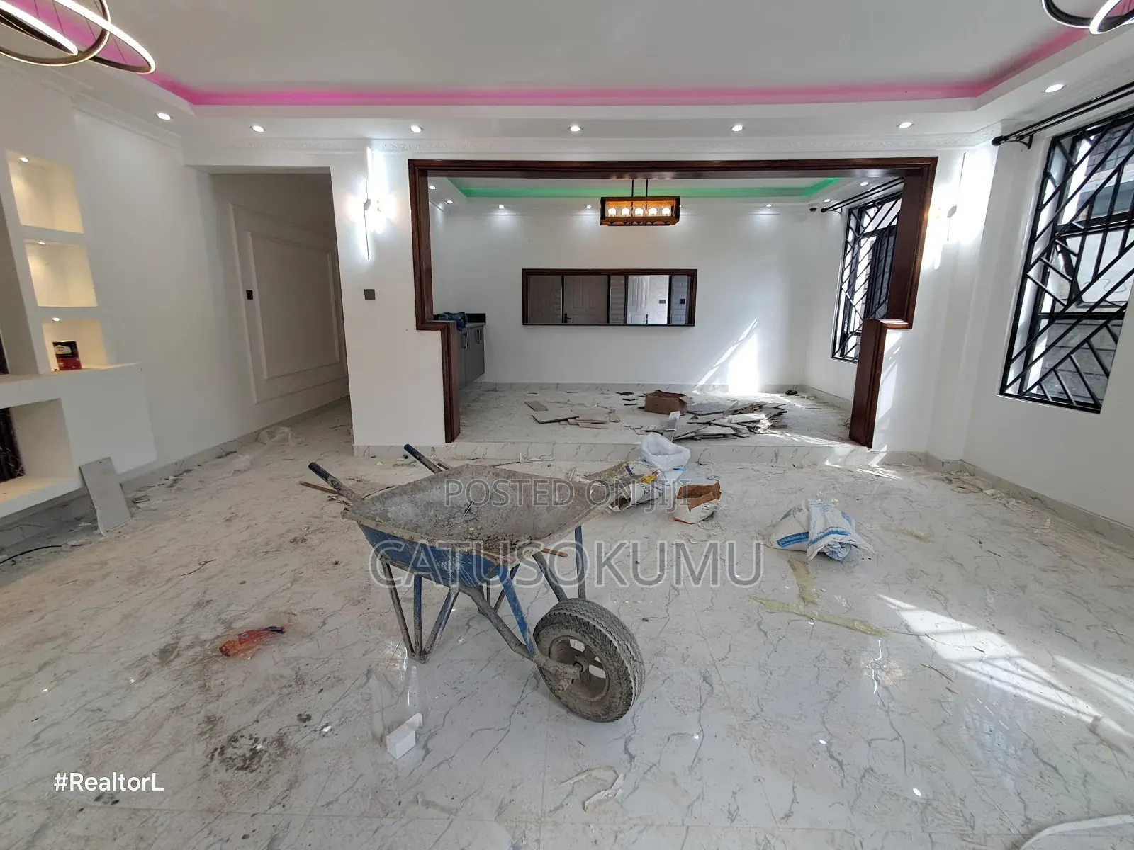 5bdrm Maisonette in Gateway Mall Area for rent in Gateway Mall Area