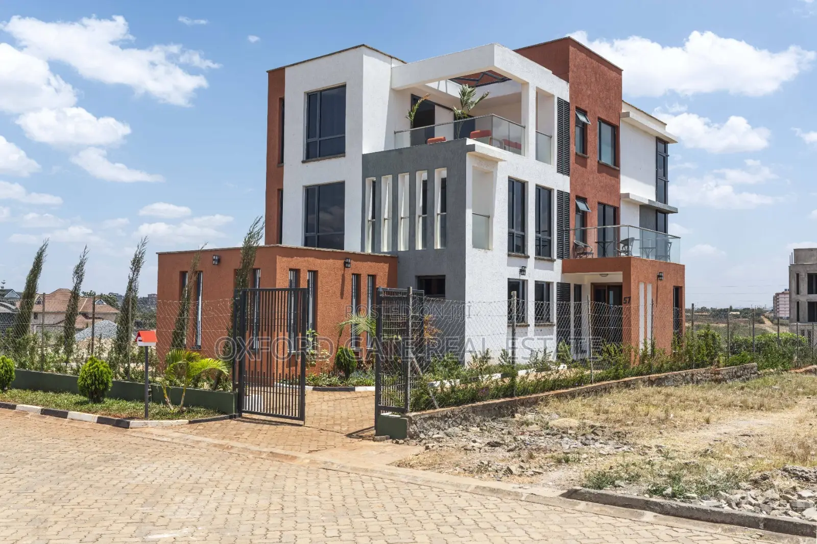 4bdrm Townhouse/Terrace In Membley For Sale in Membley Estate
