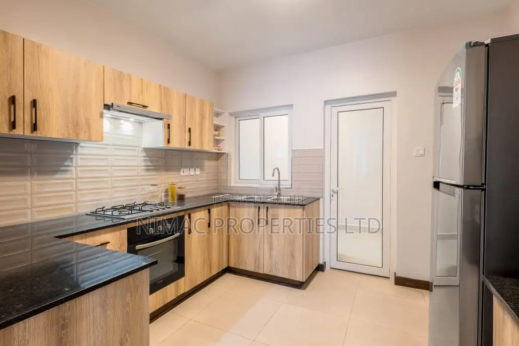 3bdrm Apartment in Gateway Mall Area for sale in Gateway Mall Area