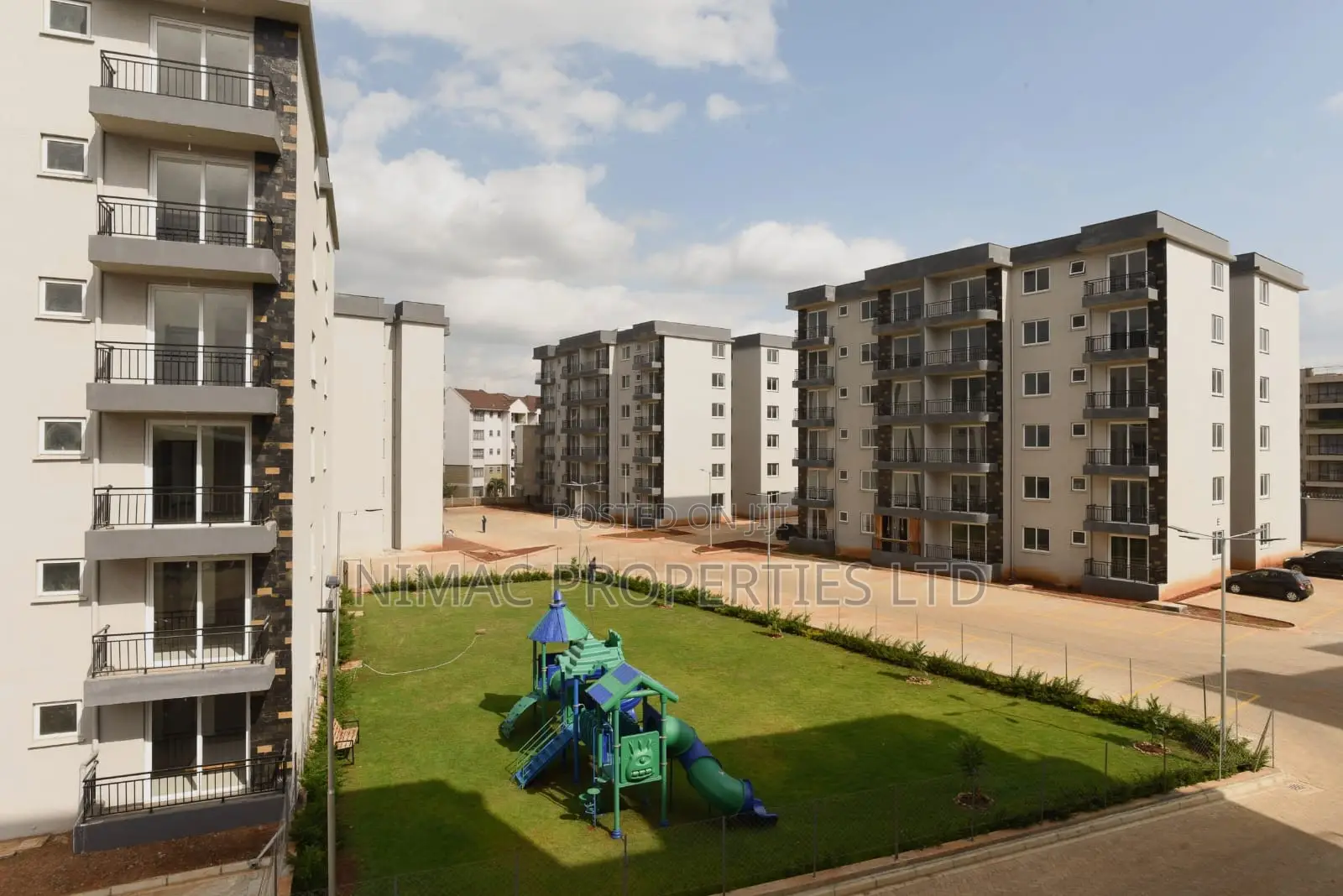 3bdrm Apartment in Gateway Mall Area for sale in Gateway Mall Area