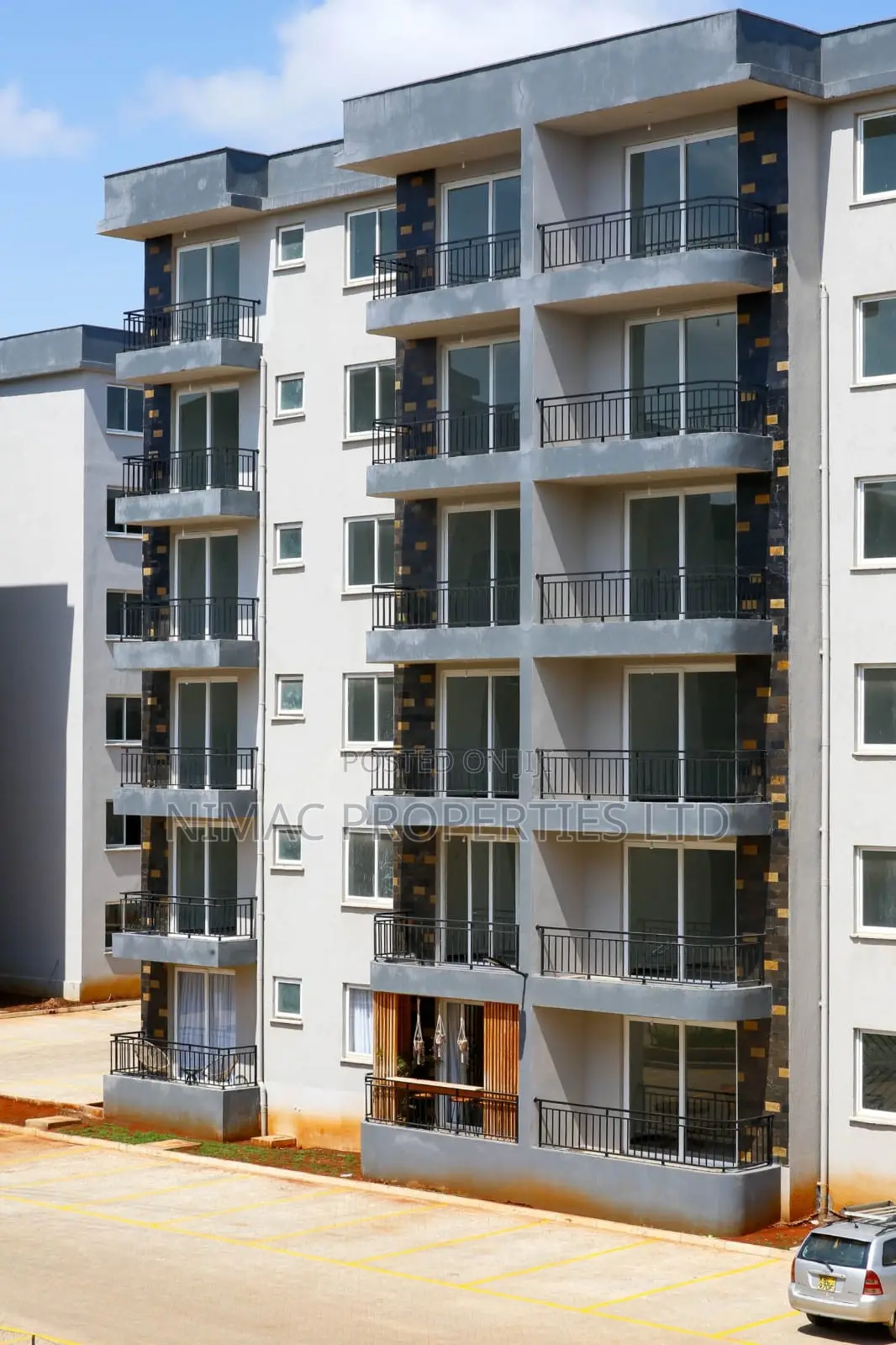 3bdrm Apartment in Gateway Mall Area for sale in Gateway Mall Area