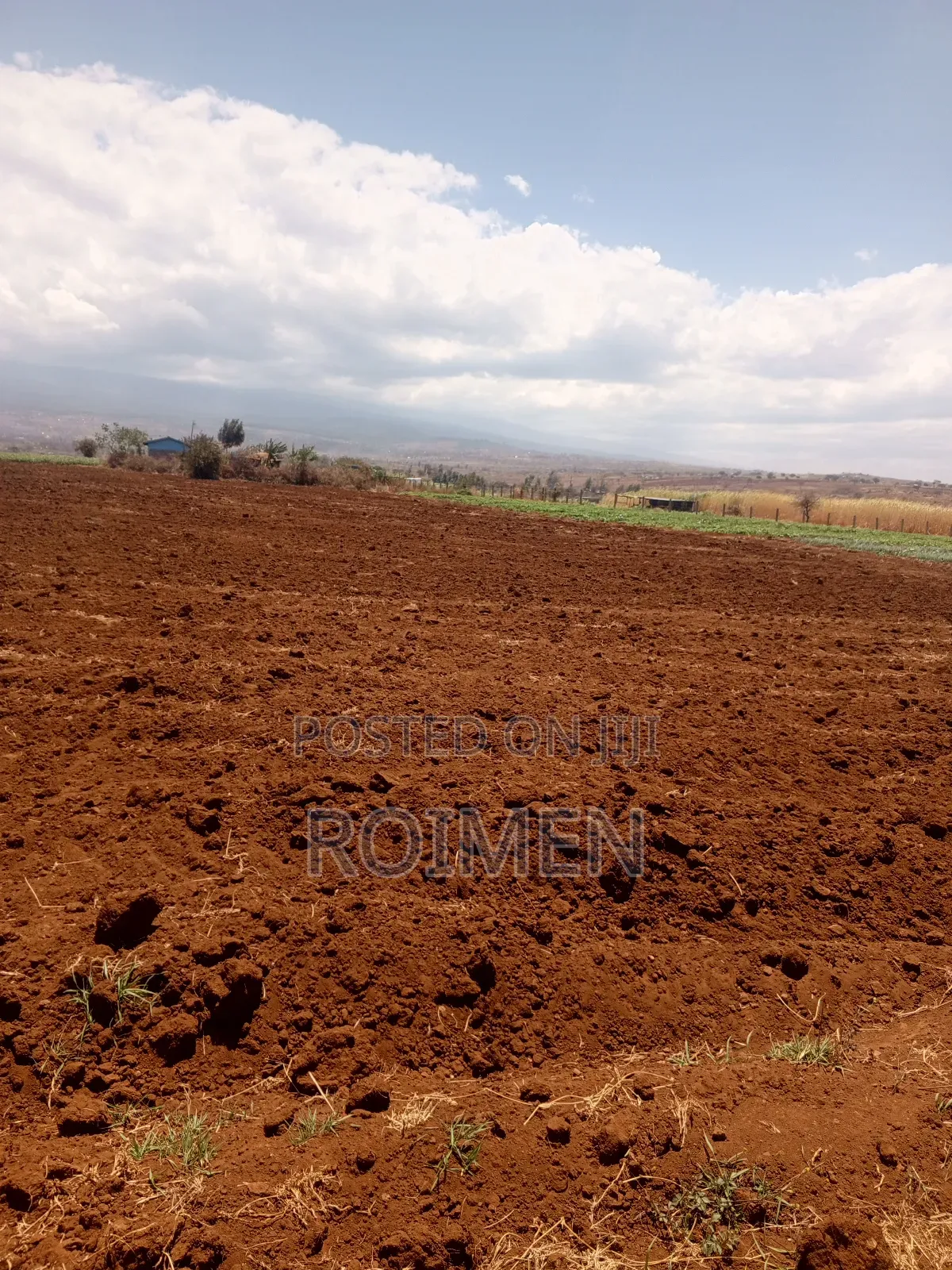 6 Acres,5 Km From the Tarmac in Loitoktok