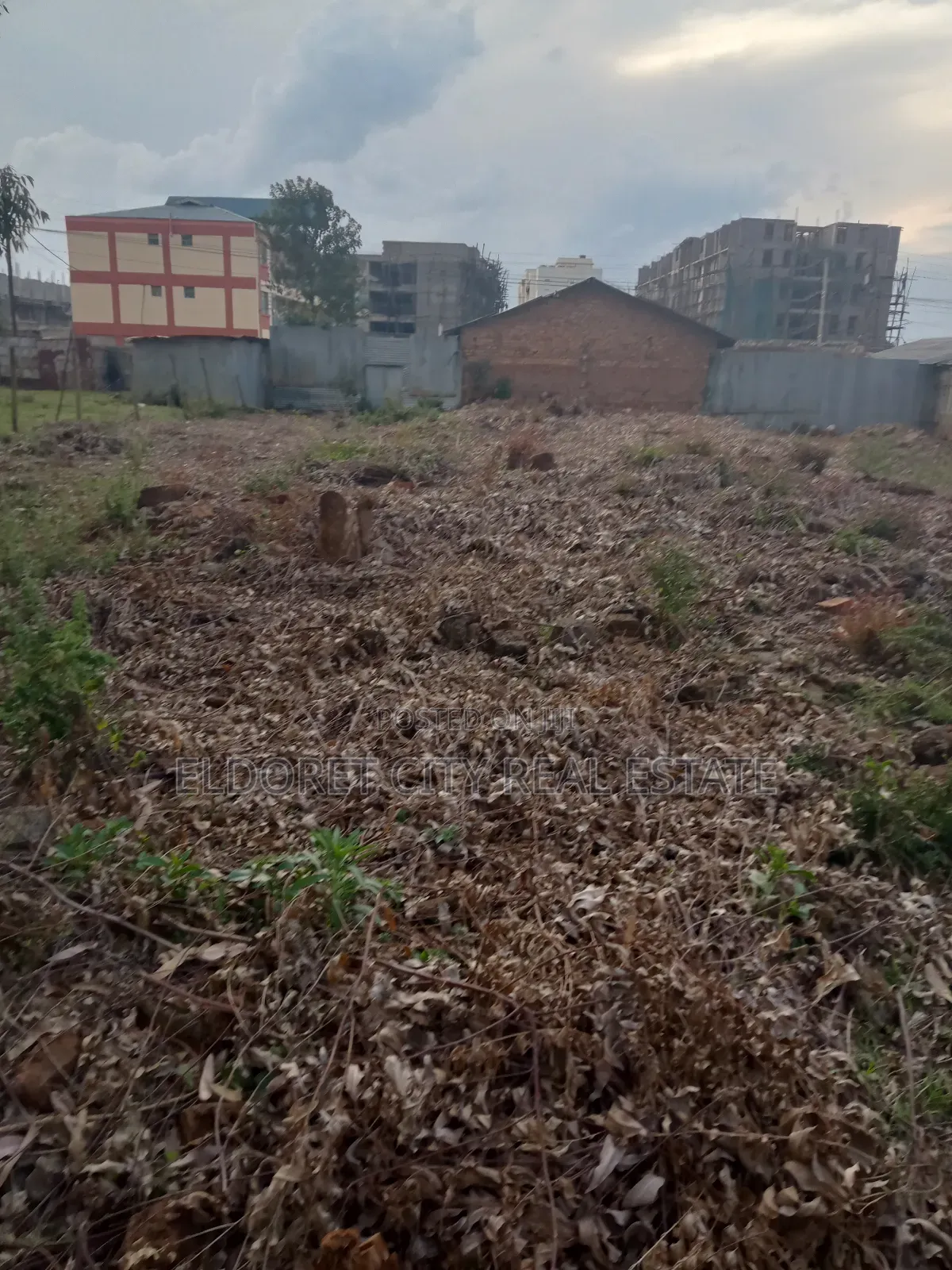 1/4 Plot Annex Ideal for Commercial Use With Title. in Kapsuswa