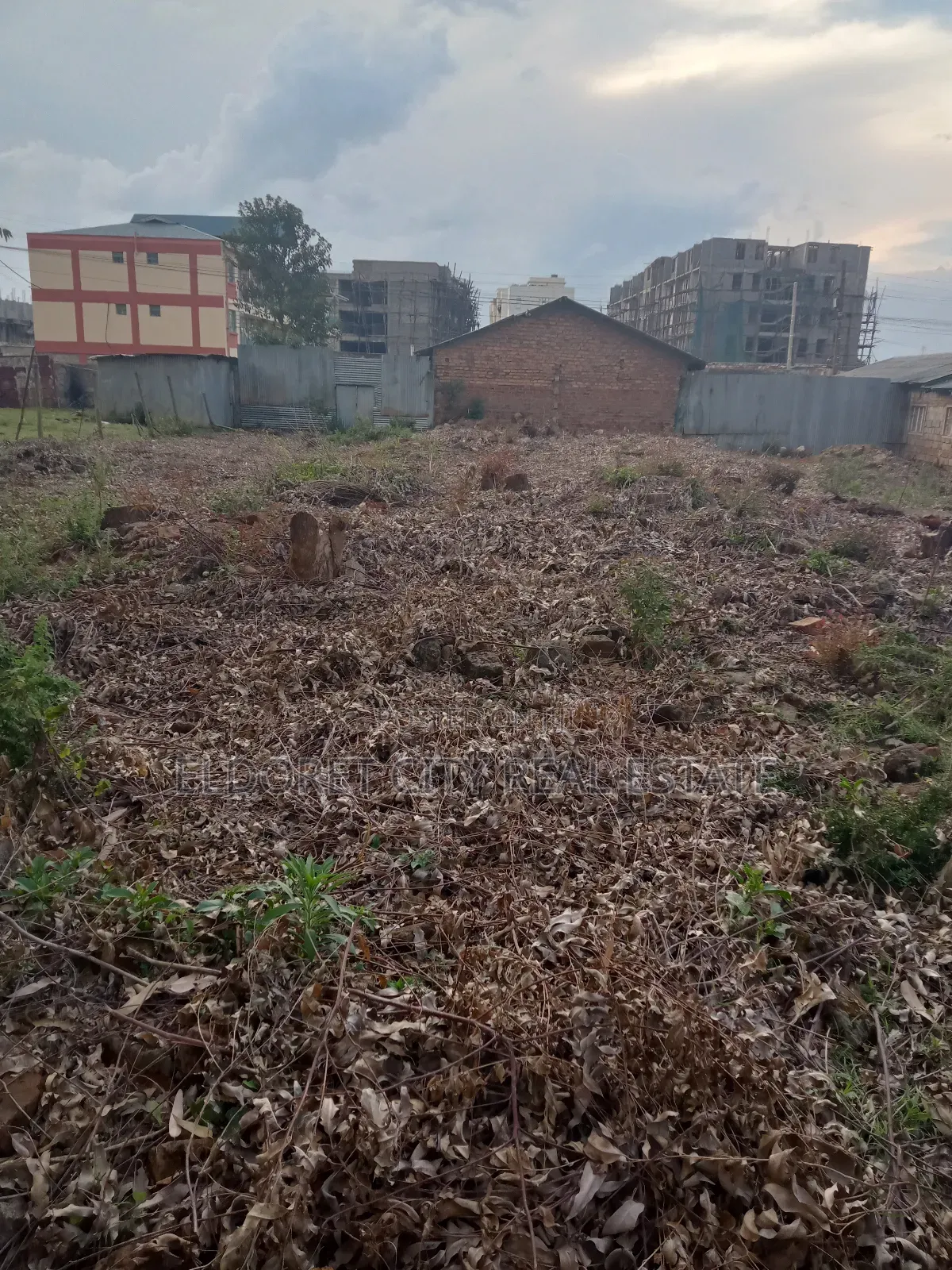 1/4 Plot Annex Ideal for Commercial Use With Title. in Kapsuswa