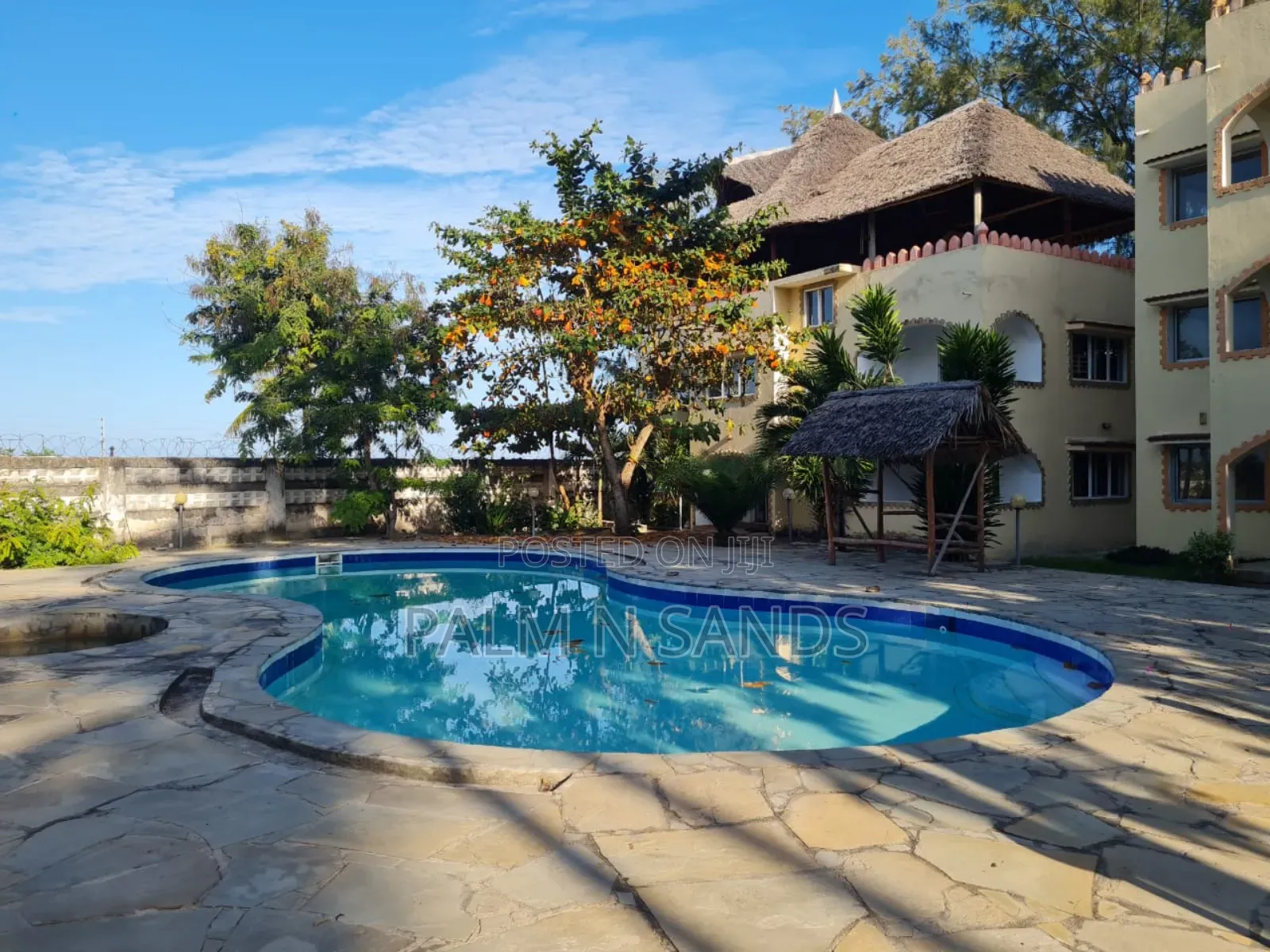Furnished 20bdrm Apartment in Shelly for sale in Shelly Beach