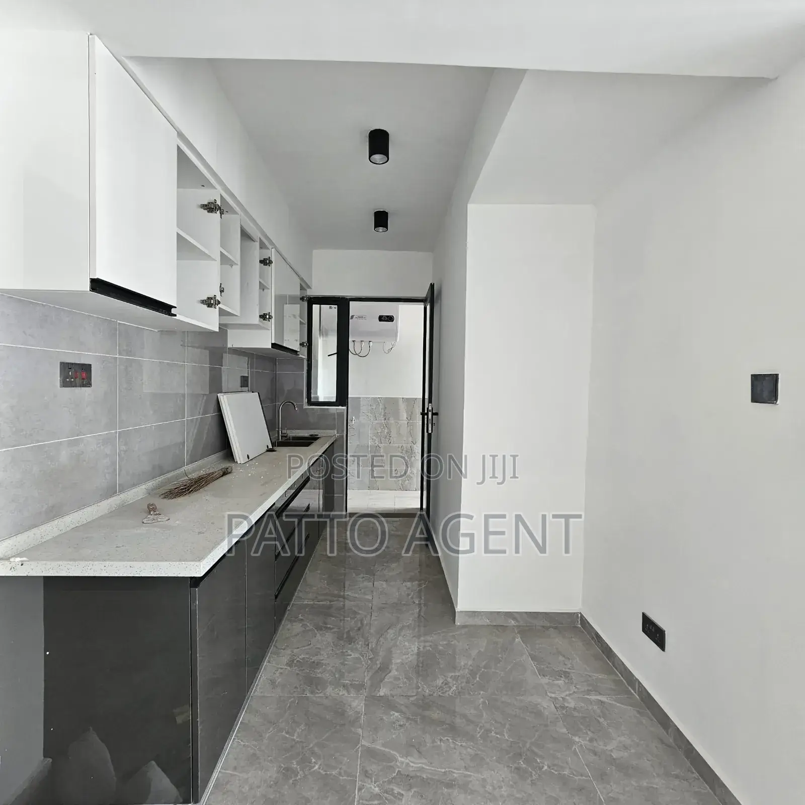3bdrm Apartment in Valley Arcade, Lavington for sale in Lavington