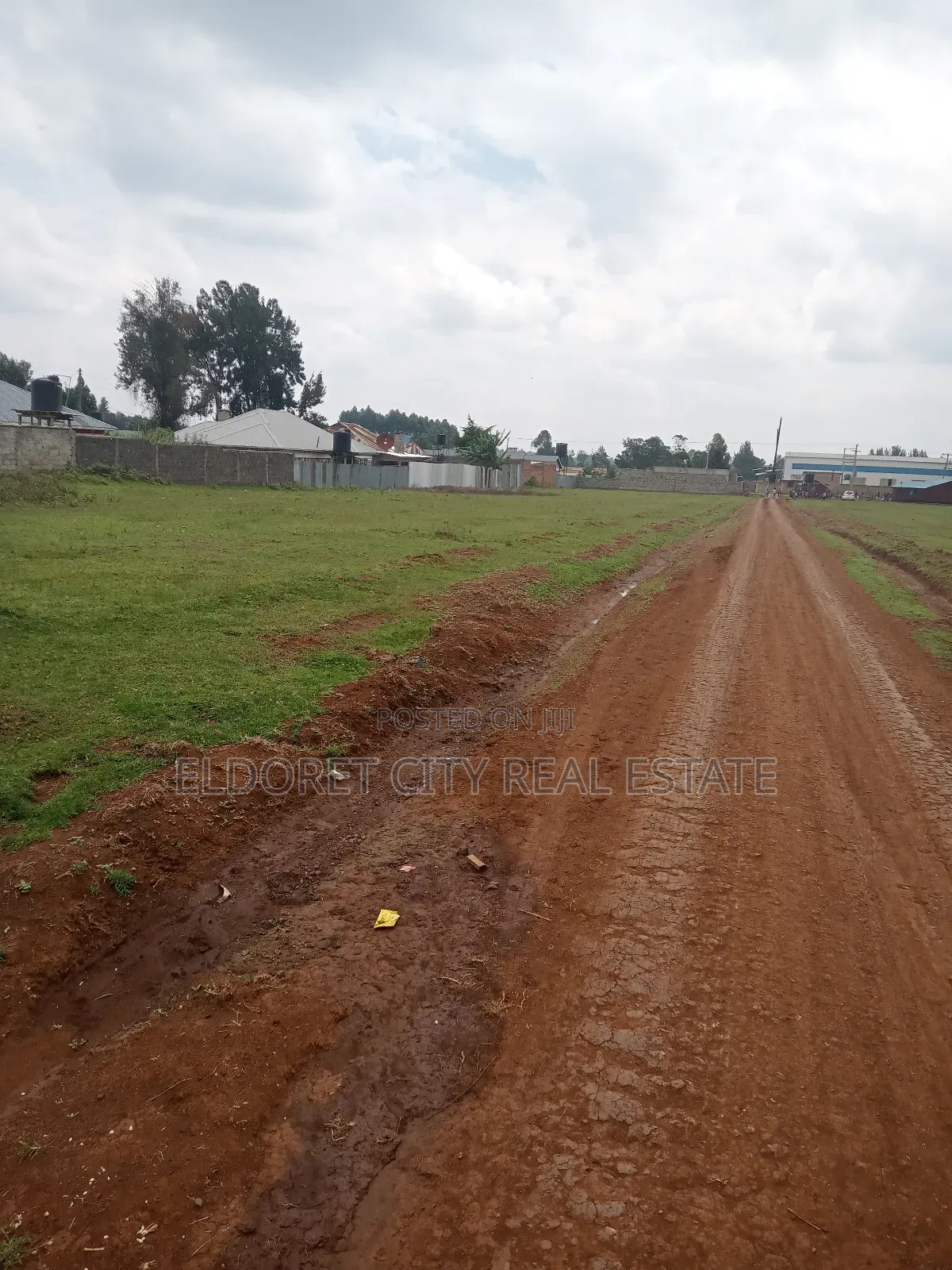 1/4 Plot Annex With Title Just 50m Fro From Tarmac in Soy
