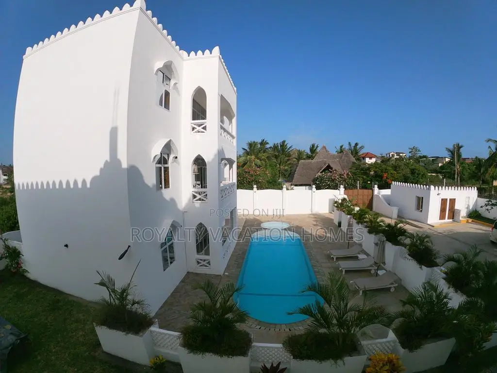 4 Bedroom Private Villa in Diani Beach With Swimming Pool. in Ukunda