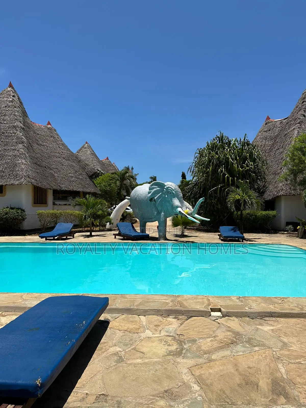 2br Holiday Cottage in Diani Beach: With a Swimming Pool in Ukunda