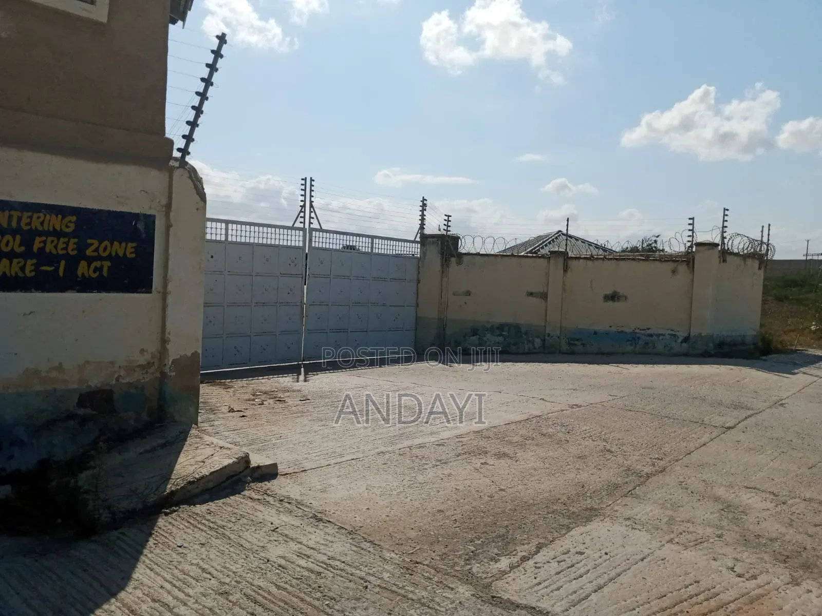 Yard for Sale in Mariakani, 27 Acres. in Mariakani