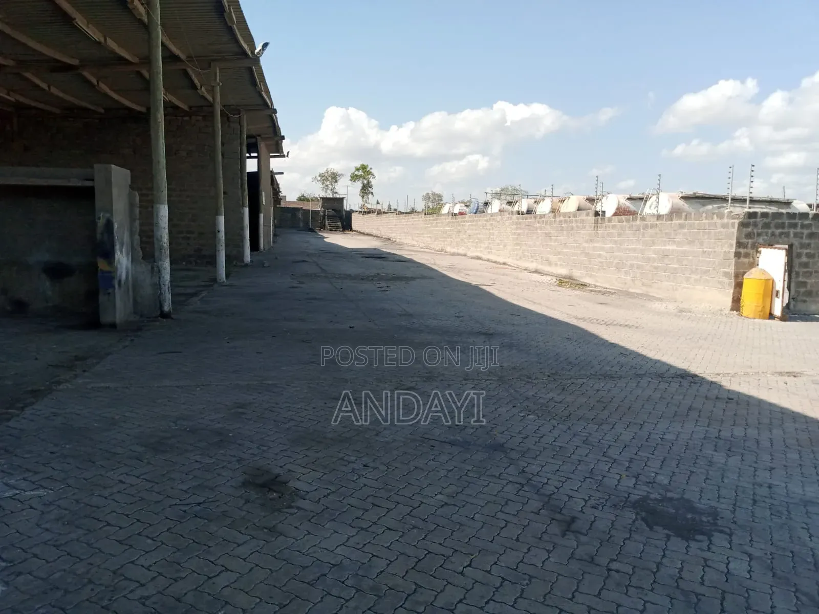 Yard for Sale in Mariakani, 27 Acres. in Mariakani