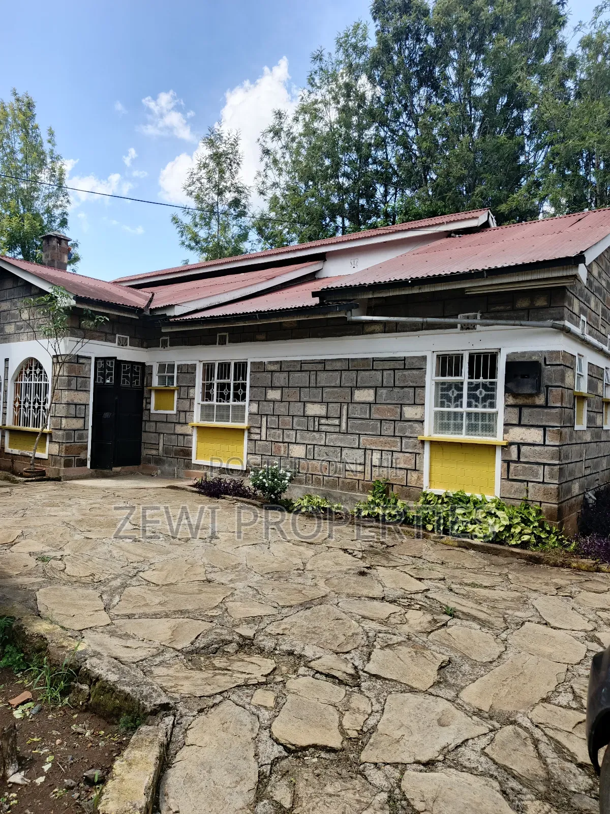 3bdrm Bungalow in Oluulua for sale in Oluulua