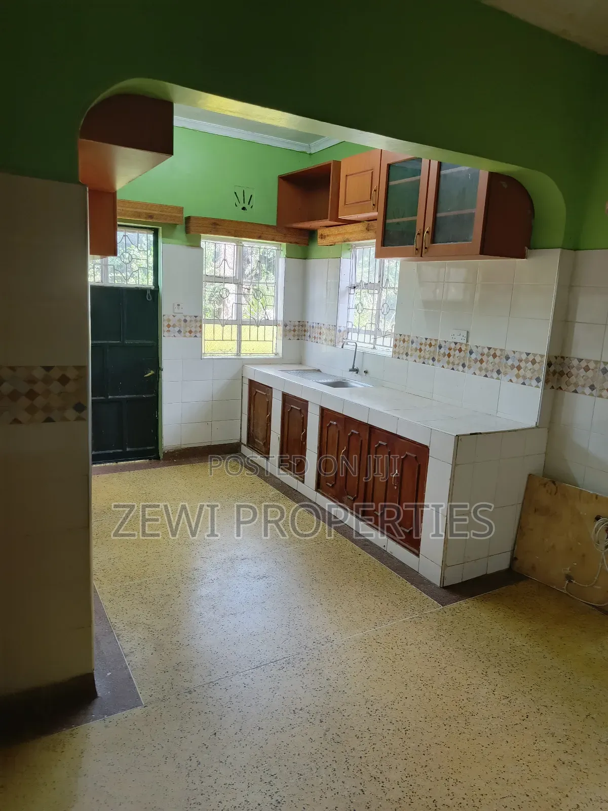 3bdrm Bungalow in Oluulua for sale in Oluulua
